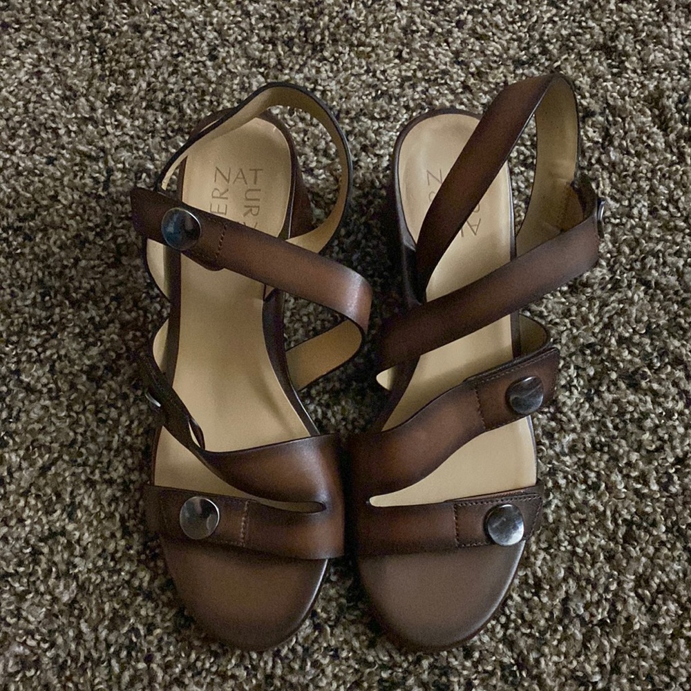 Open toe shoes